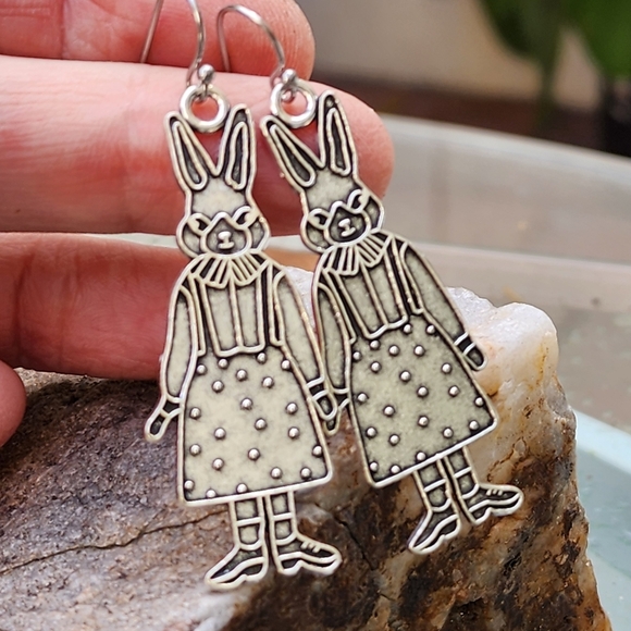 Boho Jewelry Silver Plated Bunny Victorian Rabbit Lightweight Earrings - Picture 6 of 9